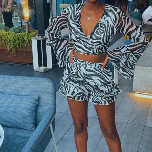 ASOS ruffle blouse and shorts in zebra print - Picture 3 of 3